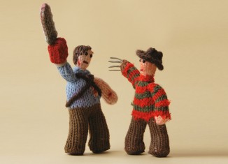 cakeyvoice-knitted-battle